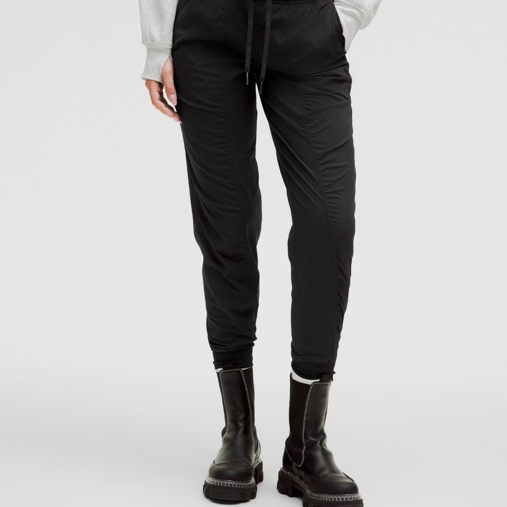 Women’s Dance Studio Mid-Rise Jogger
*Full Length
Black
Size 6